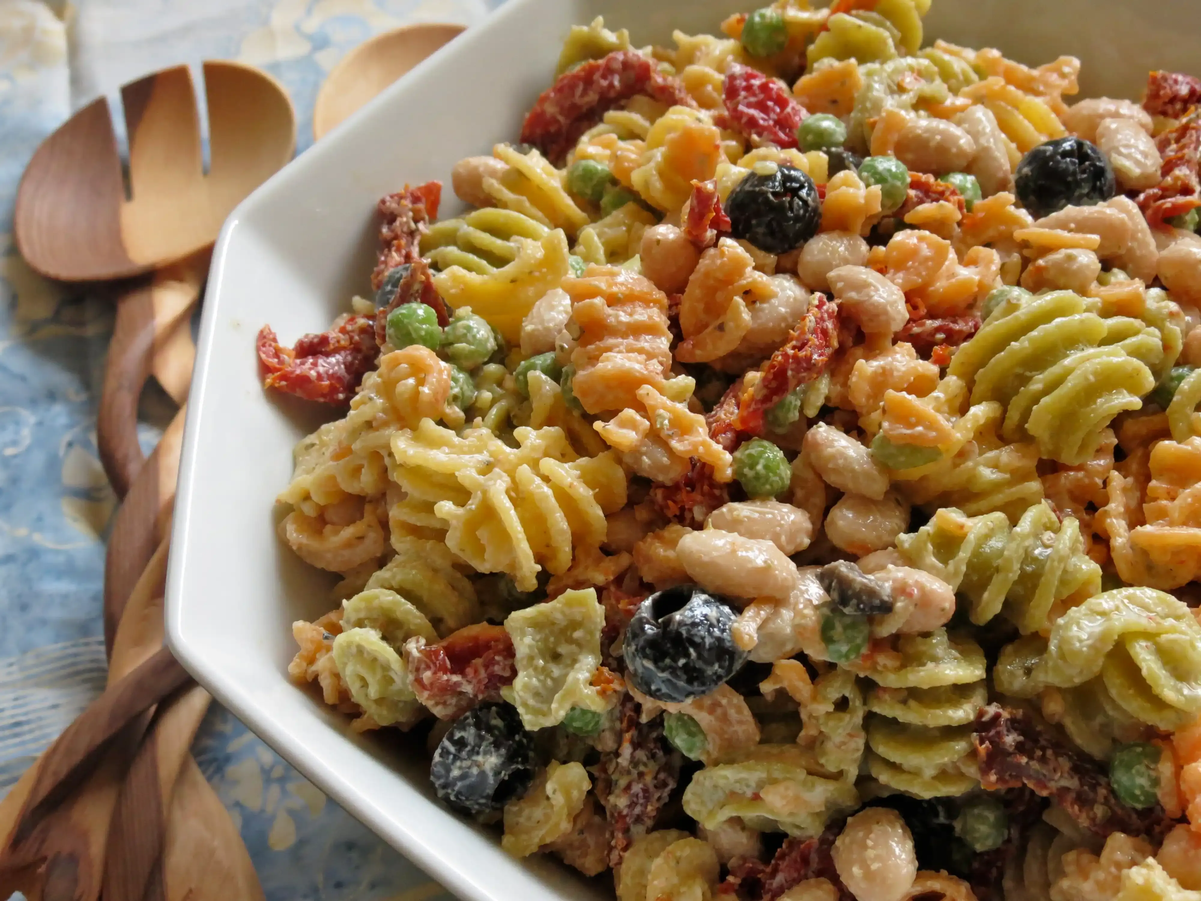 Delicious Make-Ahead creamy mediterranean pasta salad