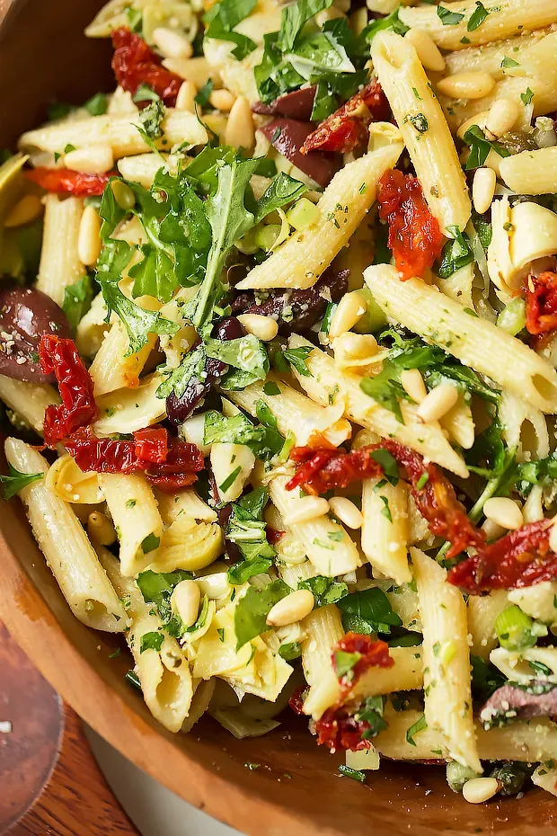 Delicious mediterranean pasta salad with sun dried tomatoes