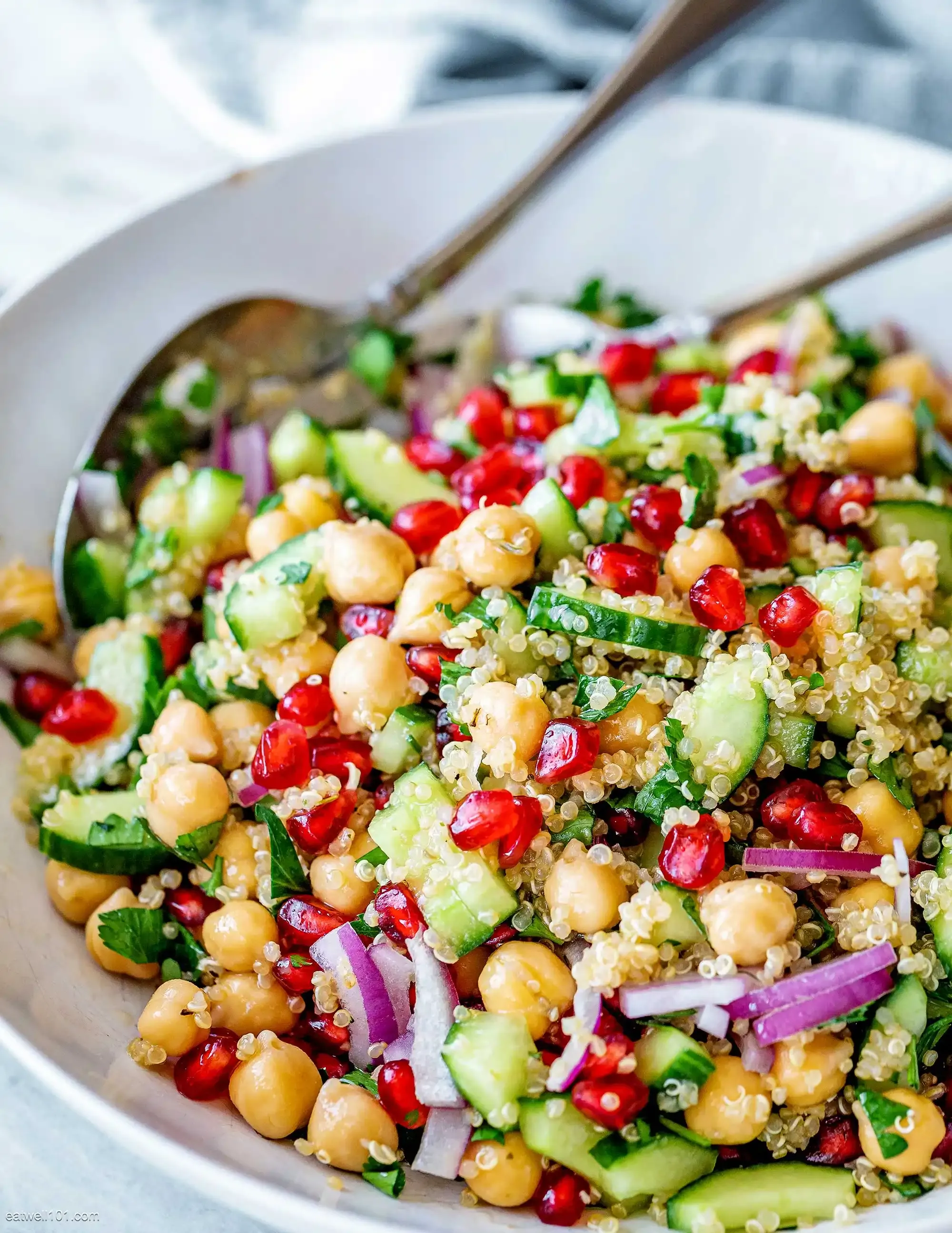 Delicious & Easy Mediterranean Quinoa Chickpea Salad