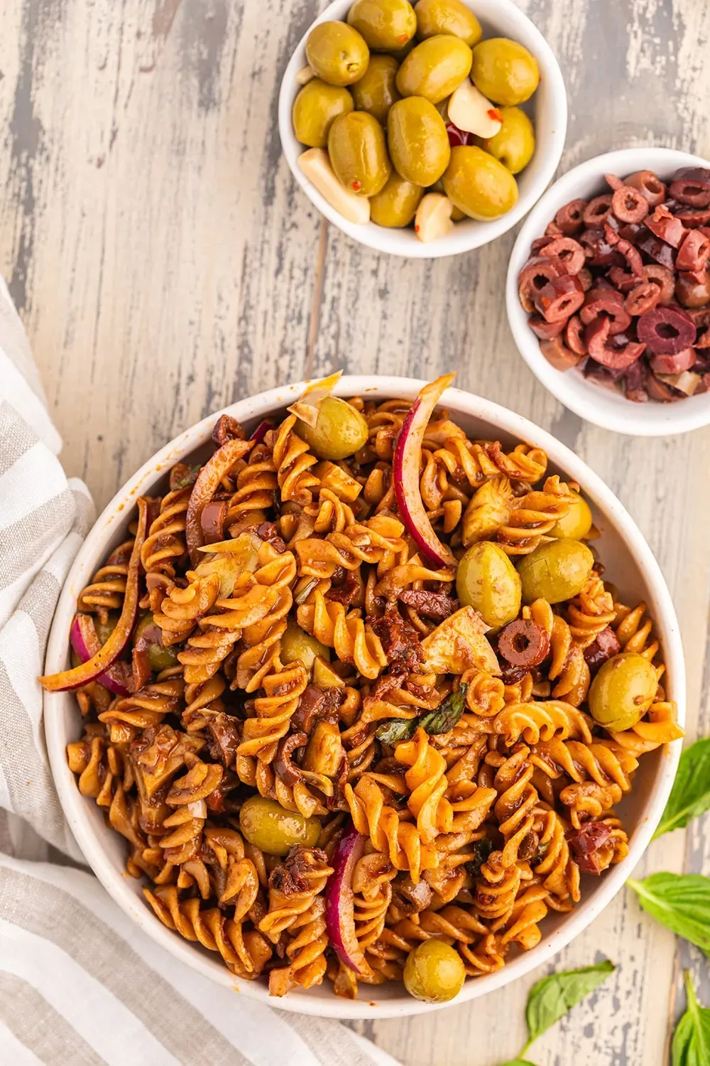 Storing and Serving Your Vegetarian Mediterranean Pasta Salad