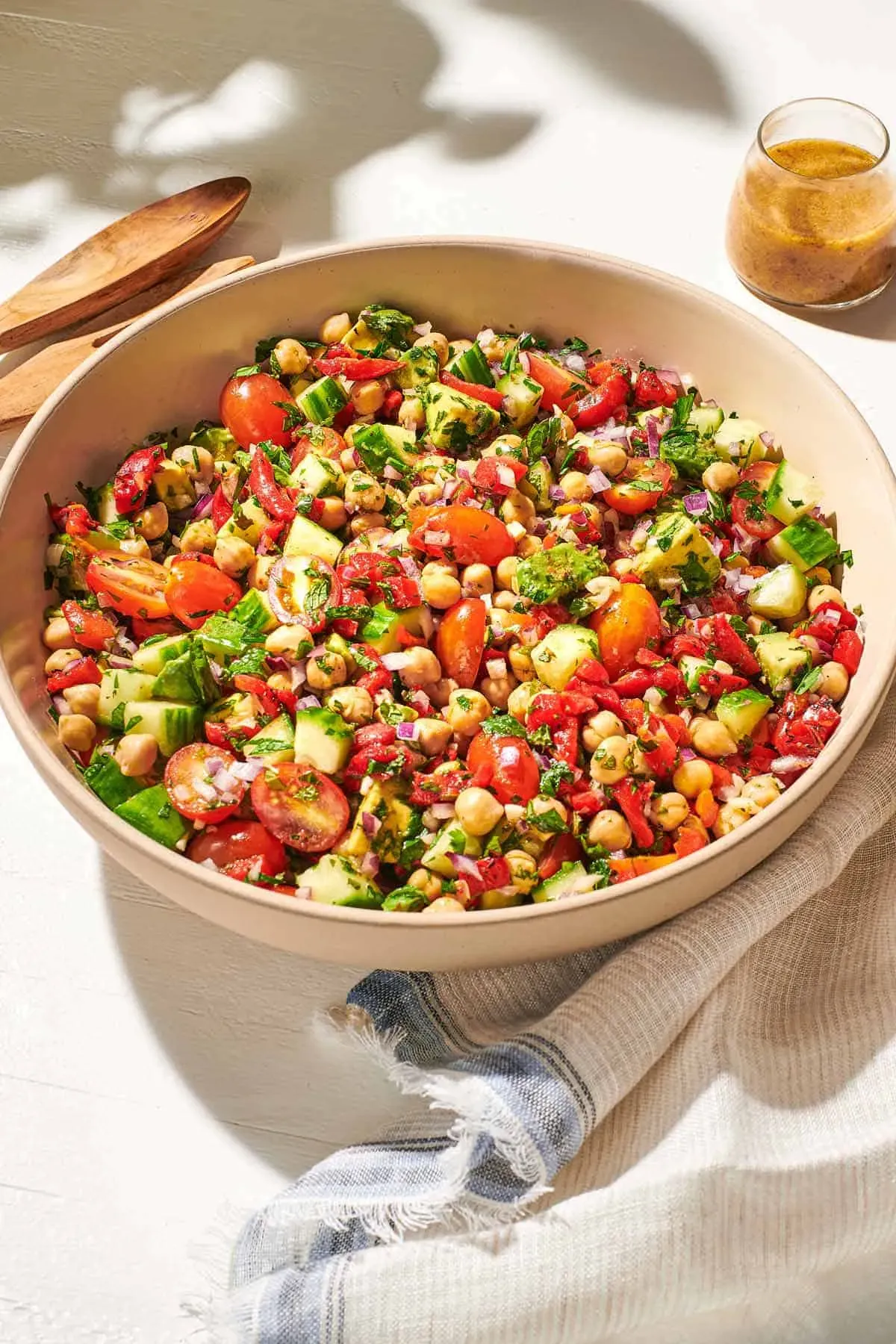 Why Make This Easy Mediterranean Chickpea Salad?